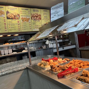 Hartz Chicken Buffet - Fried chicken, chicken tenders, bread... - Buffets Near Me - Brenham, Texas
