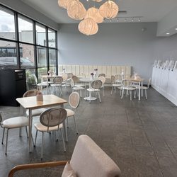 Dreamy Tea - Lots of seating