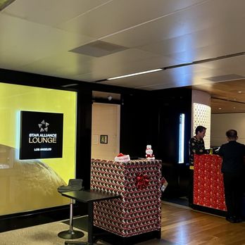 Star Alliance Lounge - Airport Lounges Near Me - Los Angeles, California