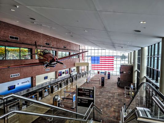 Kalamazoo/Battle Creek International Airport by null