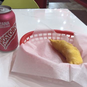 Punto Rojo - Empanada y manzana postobon - Colombian Near Me - Queens, New York