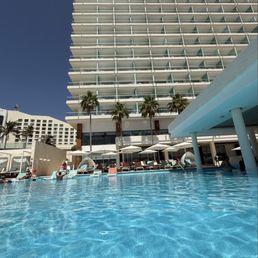 Pool from infinity wall Pool from infinity wall
