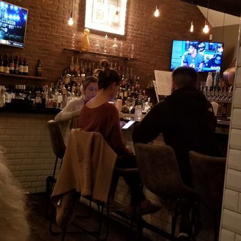 Brewology - Speonk - Comfy Bar - New American Near Me - Speonk, New York