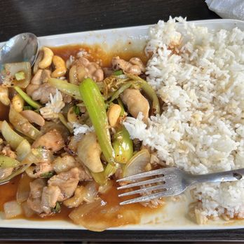 Rajanee Thai Haleiwa - Cashew chicken - Thai Near Me - Haleiwa, Hawaii Rajanee Thai Haleiwa - Cashew chicken - Thai Near Me - Haleiwa, Hawaii