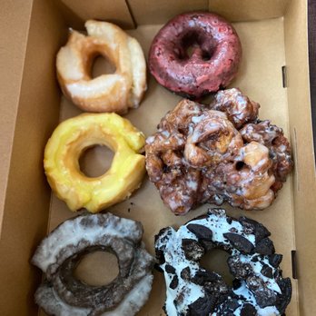 Top Pot Doughnuts - old fashioned lemon, old fashioned glazed, old fashioned choc glazed, blueberry fritter, cookies n cream, and a raspberry chocolate glazed - Bakeries Near Me - Seattle, Washington