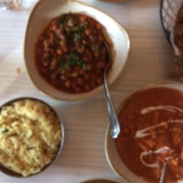 Finally someone came up with the portions that suits me! Just need to go there without the Beloved to have 2 parathas!