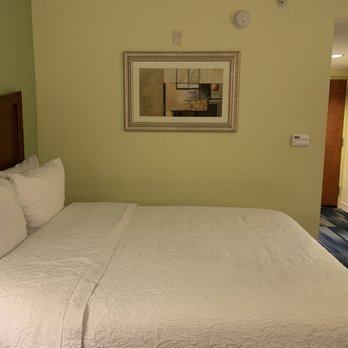 Hampton Inn & Suites Ft. Pierce - Clean and comfortable room. - Hotels Near Me - Fort Pierce, Florida