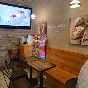 Tous Les Jours - Back of facility - Coffee & Tea Near Me - Schaumburg, Illinois