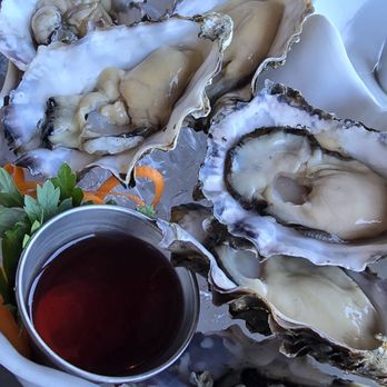 The Fish Hopper - 1/2 dozen FRESH oysters on half shell....Excellent..!! - Seafood Near Me - Monterey, California