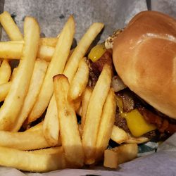 Greenies Sports Bar & Grill - Burger with egg and fries