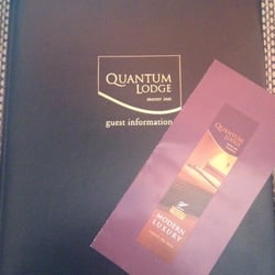 Quantum Lodge Motor Inn - Stayed in the family units, apartment style 2 storey unit. Daily serviced by group of lovely ladies just awesome place.