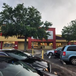 ALDI - Front entrance