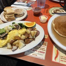 Vegetarian omelette with country potatoes Vegetarian omelette with country potatoes