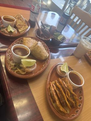 CH Y La Birria by null