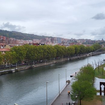 Museo Guggenheim Bilbao - Landmarks & Historical Buildings Near Me - Bilbao, BI