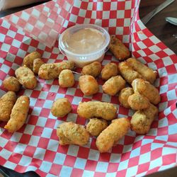 Pete's Inn Bar & Grill - Garlic dill cheesecurds with spicy ranch