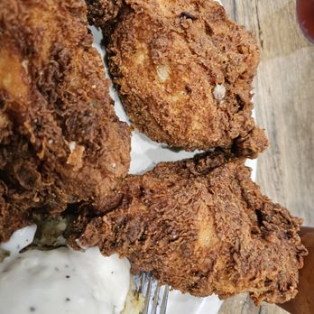 Bobbie's Southern Kitchen - Crispy fried chicken with mashed potatos - American Near Me - San Antonio, Texas