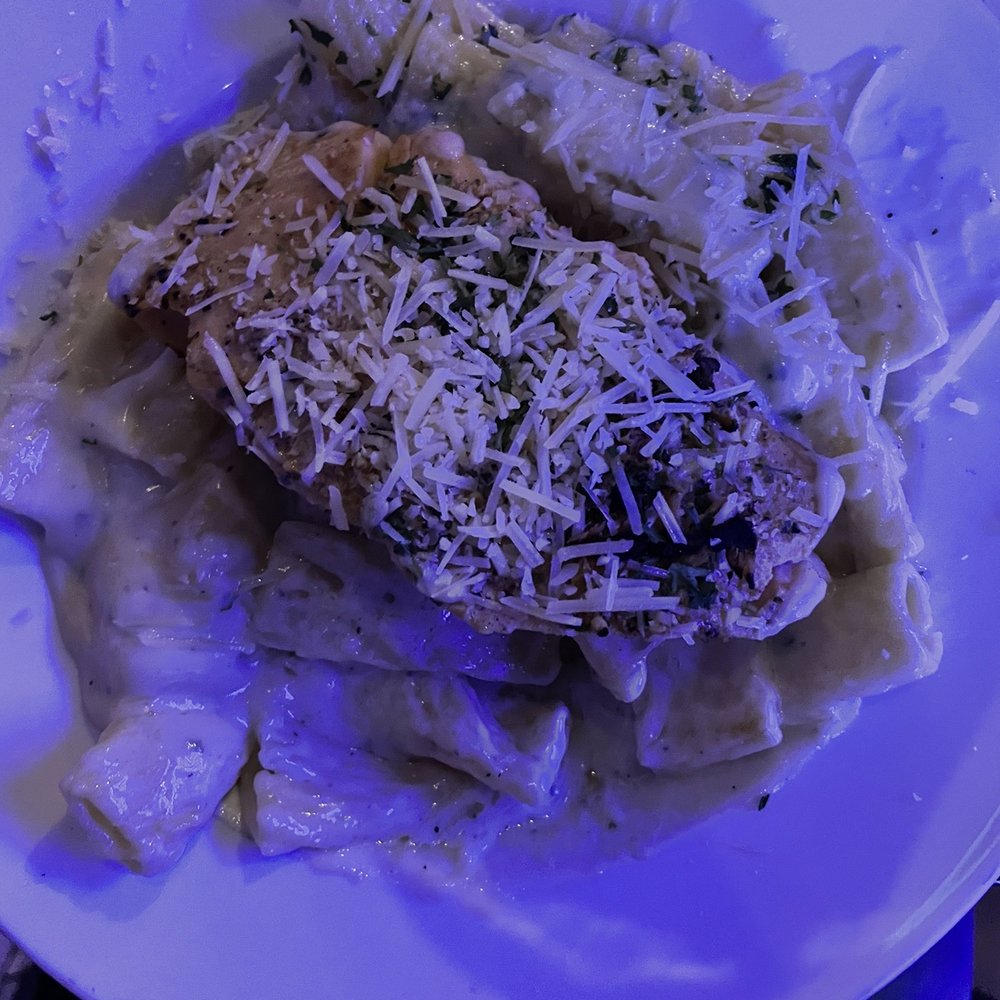 Phlavz - Salmon Alfredo - Sports Bars Near Me - Chicago, Illinois