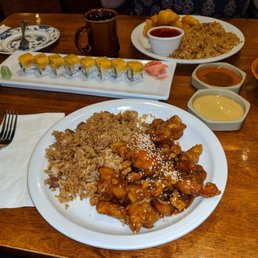 Lunch special, sesame chicken and sweet and sour. Comes with soup and ice cream! Lunch special, sesame chicken and sweet and sour. Comes with soup and ice cream!