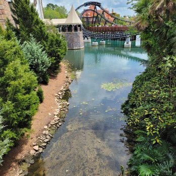 Universal Studios Florida - Fish fight in the river! - Amusement Parks Near Me - Orlando, Florida