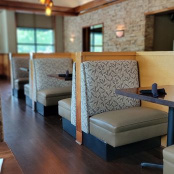 Henry's - Interior dining area - New American Near Me - Wilmington, North Carolina Henry's - Interior dining area - New American Near Me - Wilmington, North Carolina
