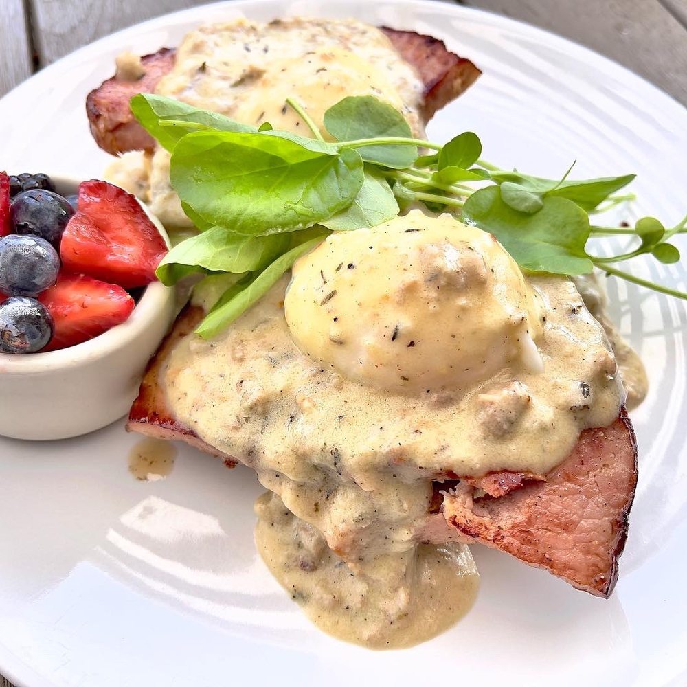 The Grocer's Table - Country Biscuit Benedict - Cafes Near Me - Wayzata, Minnesota