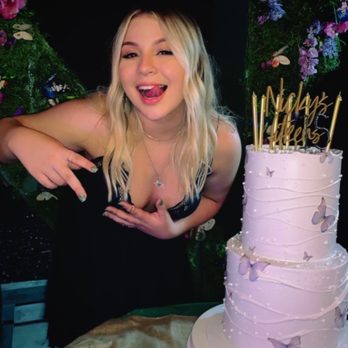 T'antay Miami Cakes - Birthday girl with the cake - Custom Cakes Near Me T'antay Miami Cakes - Birthday girl with the cake - Custom Cakes Near Me
