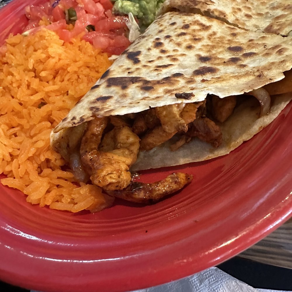 El Mezcal Mexican Restaurant Mount Dora - Chicken Quesadilla fajita $13.99 - Mexican Near Me - Mt Dora, Florida