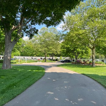 Lake Shore Resort - Resorts Near Me - Saugatuck, Michigan