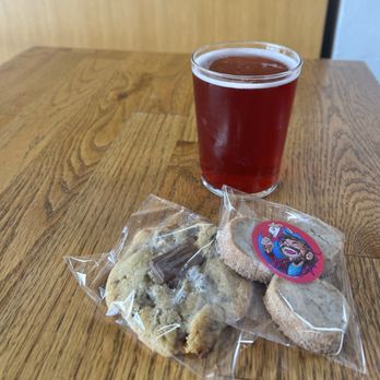 The Bale Breaker & Yonder Taproom - Palisades and goodies from the pop up - Cideries Near Me - Seattle, Washington The Bale Breaker & Yonder Taproom - Palisades and goodies from the pop up - Cideries Near Me - Seattle, Washington
