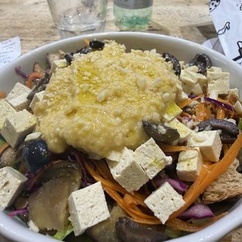 Crispy - Insalata, subbed cheese for tofu, hummus on top, delicious veggies - Vegan Near Me - Rome, RM Crispy - Insalata, subbed cheese for tofu, hummus on top, delicious veggies - Vegan Near Me - Rome, RM