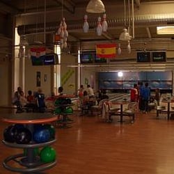 Bowling de l'Aérodrome - La photo ne rend pas assez la taille de la salle