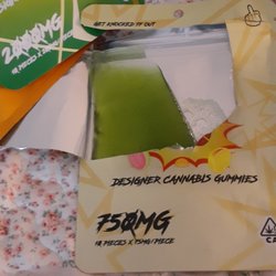 Budzilla - Supposed to be 10 gummies smells like piss