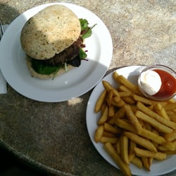 Stoppestedet - Big Burger mit Pommes