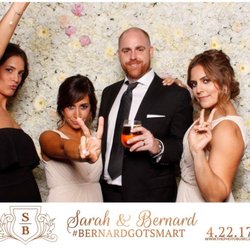 The Photo Bus - Check out the floral wall background by Dan Meiners!