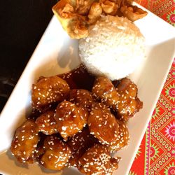 Kue's Cafe - Sesame Chicken - lunch special