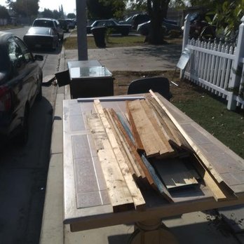 Junk King Orange County - Front Yard (Before) - Junk Removal & Hauling Near Me - Irvine, California Junk King Orange County - Front Yard (Before) - Junk Removal & Hauling Near Me - Irvine, California