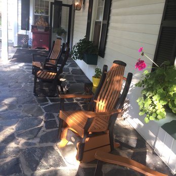 Richmond Inn Bed & Breakfast - Front porch - Hotels Near Me - Spruce Pine, North Carolina Richmond Inn Bed & Breakfast - Front porch - Hotels Near Me - Spruce Pine, North Carolina