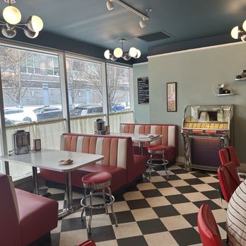 Bettie's Chicago - bettie's chicago--cool 1950s retro  seating area - Cooking Classes Near Me - Chicago, Illinois