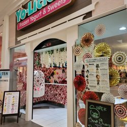 YoLicious Frozen Yogurt & Sweets - Storefront
