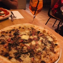 Pizza Champignon / Mushroom Pizza