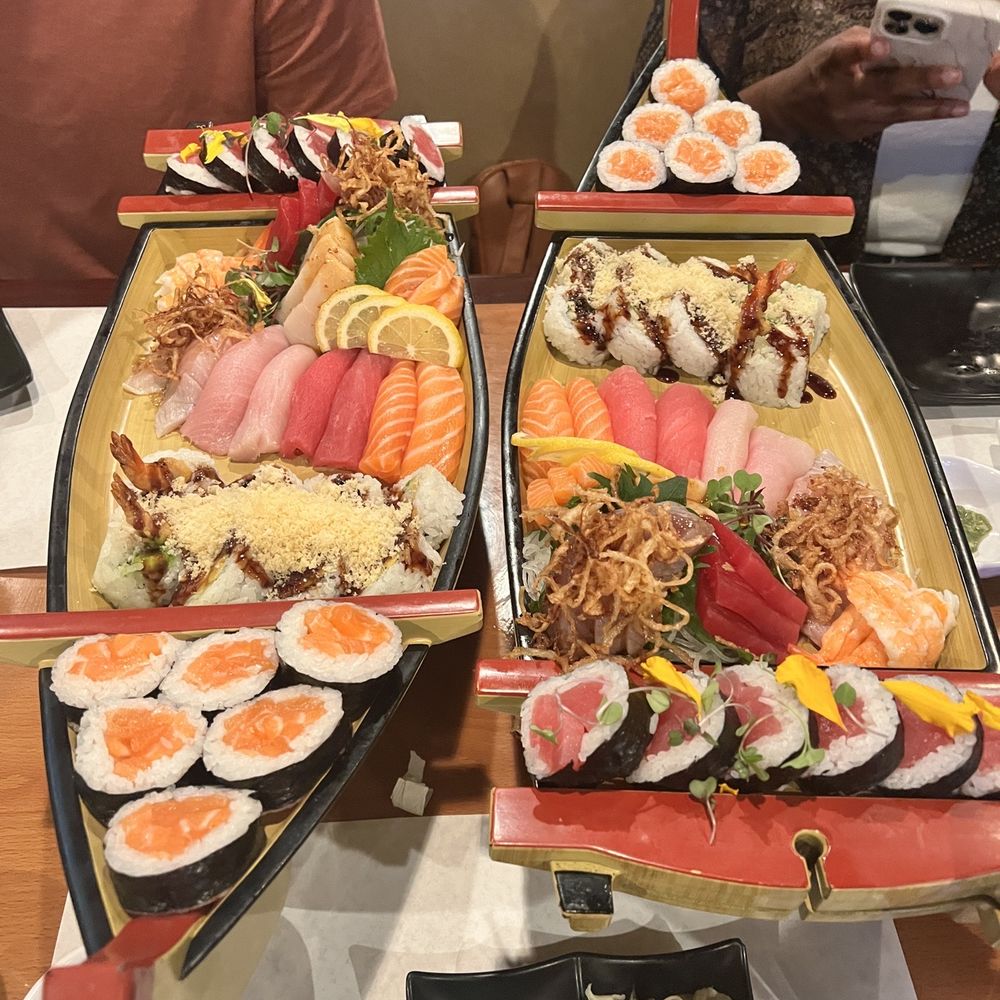 Sushi Amagi Boat Platter ( Serves 3-4 ) Sushi Amagi Boat Platter ( Serves 3-4 )