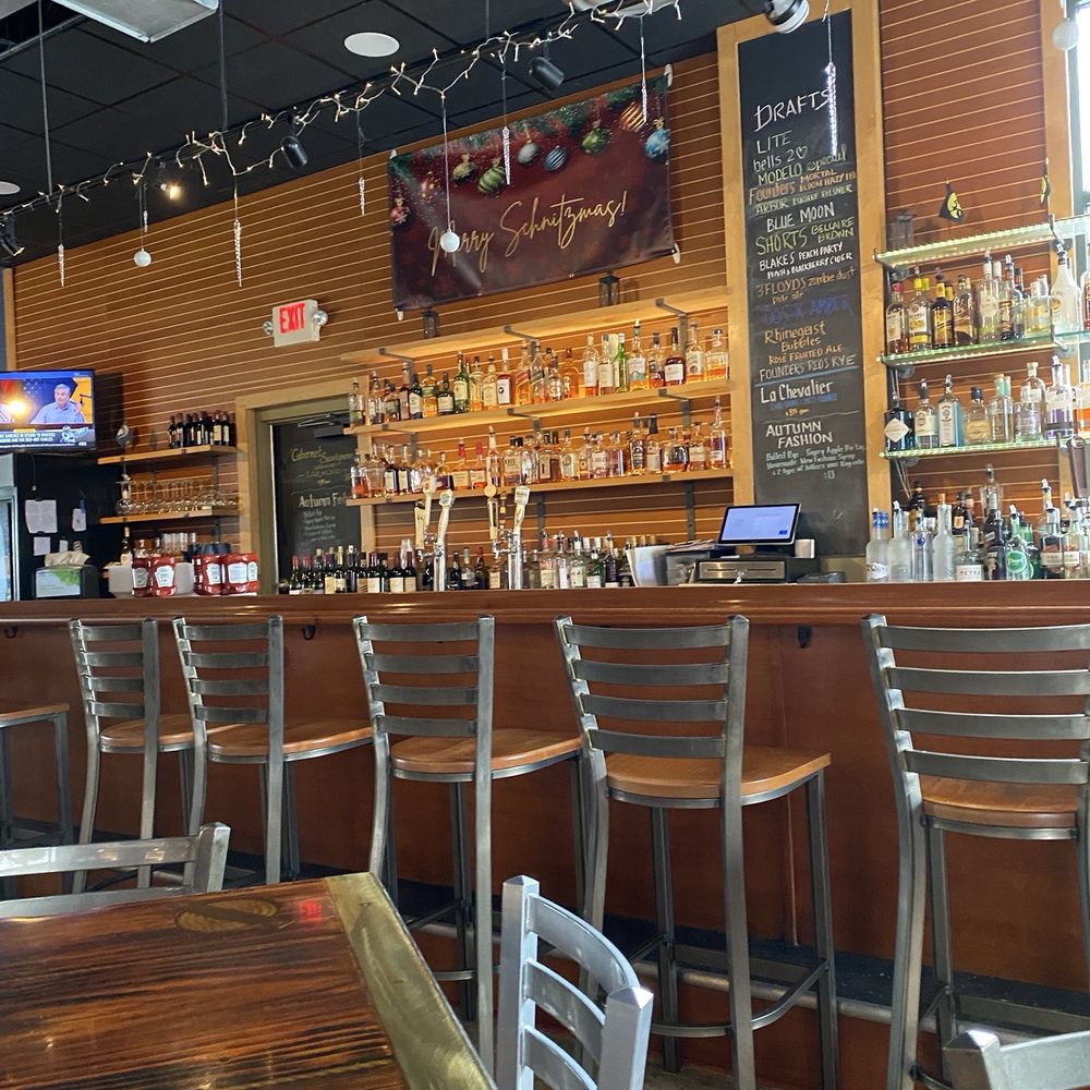 Schnitz Ada Grill - Super nice large bar - Sandwiches Near Me - Ada, Michigan