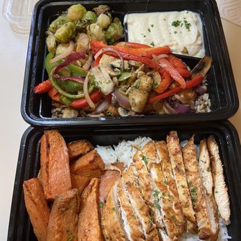 Green Lane - two trays of chicken and vegetables - Juice Bars & Smoothies Near Me - Houston, Texas Green Lane - two trays of chicken and vegetables - Juice Bars & Smoothies Near Me - Houston, Texas