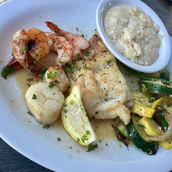 Julington Creek Fish Camp - Fish Camp Shrimp, Scallops & Grits with White Wine Butter Sauce and mixed veg (zucchini&green bean) - Seafood Near Me - Jacksonville, Florida Julington Creek Fish Camp - Fish Camp Shrimp, Scallops & Grits with White Wine Butter Sauce and mixed veg (zucchini&green bean) - Seafood Near Me - Jacksonville, Florida