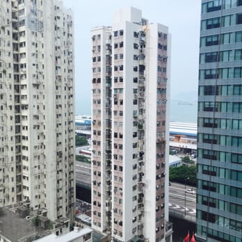 華大盛品酒店 - A peek-a-boo view of the harbor from the 15th floor - Hotels Near Me - Hong Kong, HK