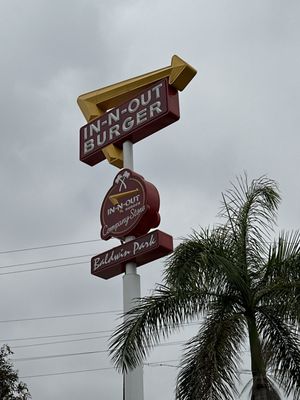 In-N-Out Burger by null