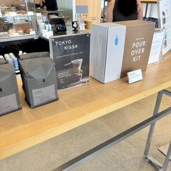 Blue Bottle Coffee - Wolf Point - Coffee & Tea Near Me - Chicago, Illinois