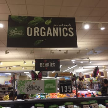 Giant - a display of organic products in a grocery store - Grocery Near Me - Hyattsville, Maryland Giant - a display of organic products in a grocery store - Grocery Near Me - Hyattsville, Maryland
