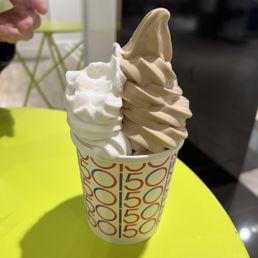 Vanilla and coffee froyo